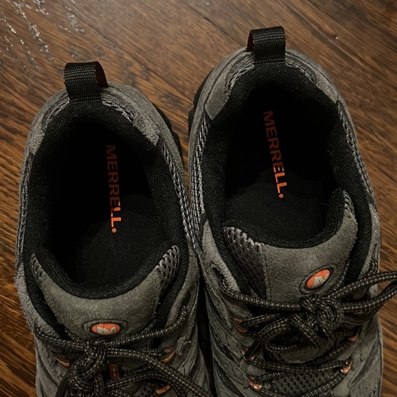 Merrell size 10 shoe - Picture 3 of 5